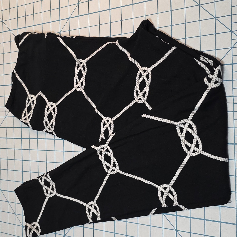 LulaRoe Leggings T&C ONE SIZE Preloved, B&W Rope Design